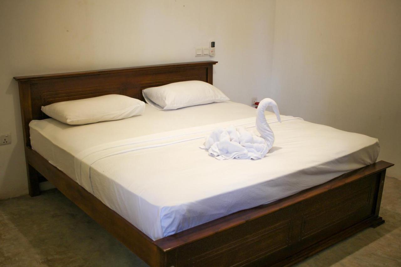 Why Not Backpackers Pansiyon Mirissa Dış mekan fotoğraf