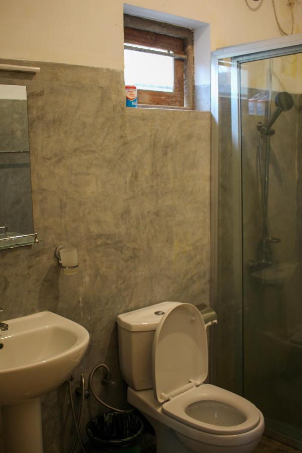 Why Not Backpackers Pansiyon Mirissa Dış mekan fotoğraf