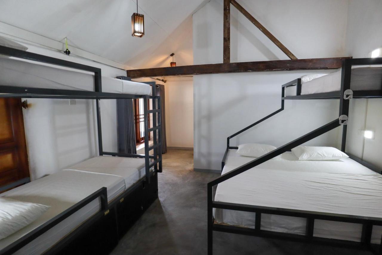 Why Not Backpackers Pansiyon Mirissa Dış mekan fotoğraf